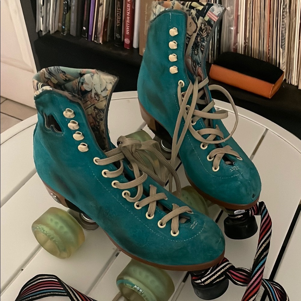 Teal Roller Skates Moxi Lollys
